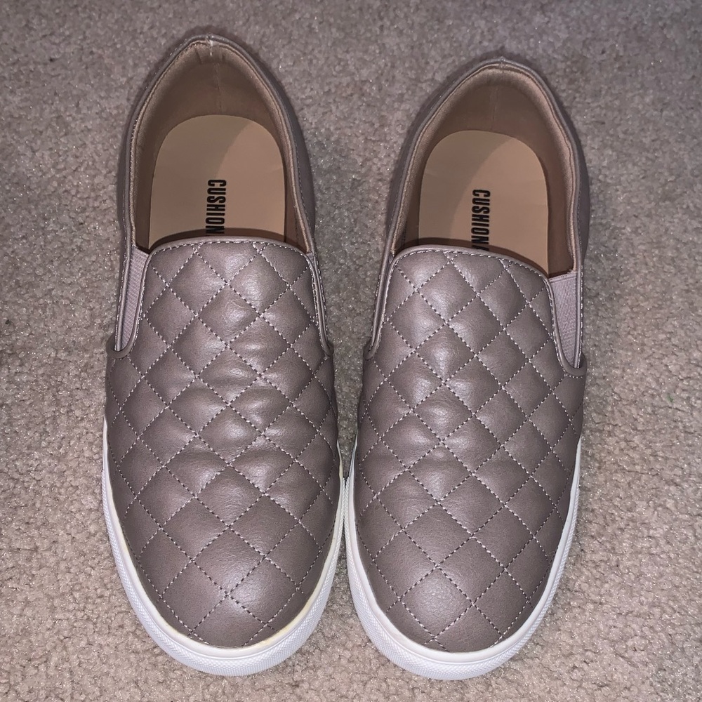 Cushionaire Quilted Slip Ons
